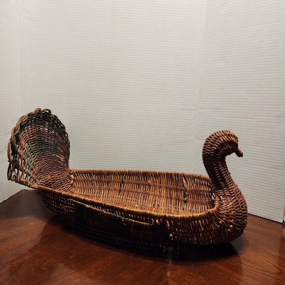 Woven Wicker Tricolor FAN TAIL Turkey Shape Basket Centerpiece Thanksgiving - Picture 5 of 12